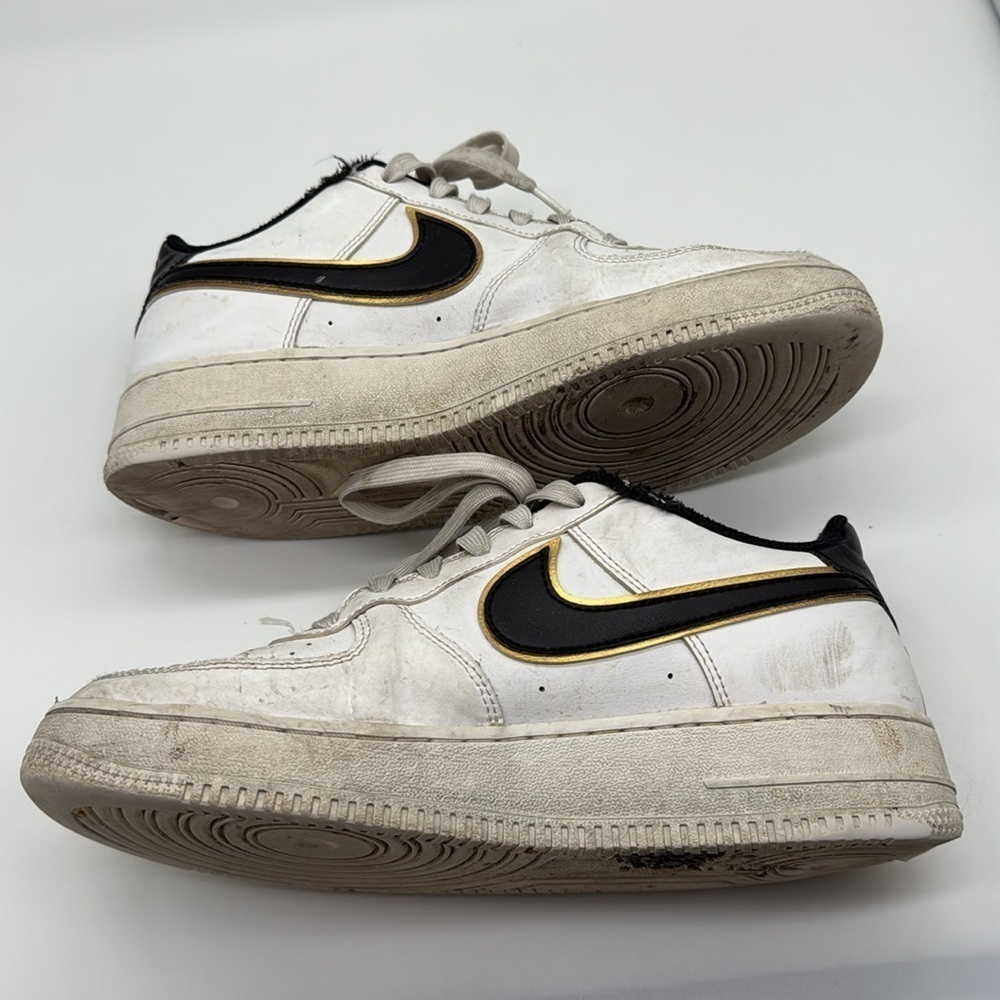 NIKE Air Force 1 US Size 7 Y White, Black & Gold Sneakers - Picture 11 of 13